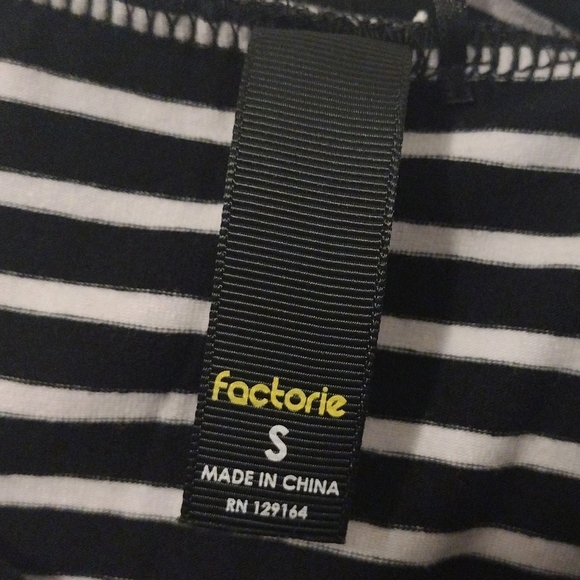 Factorie - Striped Sleeveless Turtleneck Top - Picture 10 of 11